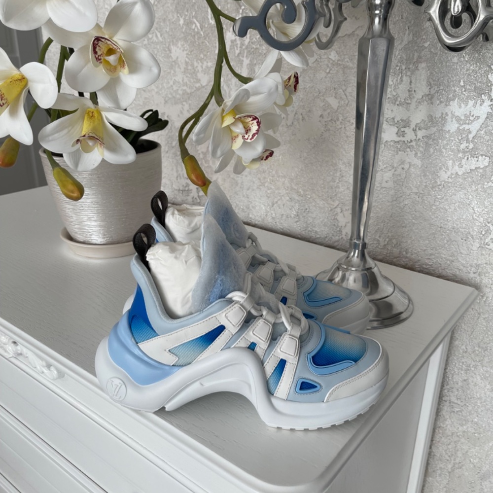 LOUIS VUITTON WOMEN'S ARCHLIGHT SNEAKERS LIGHT BLUE SIZE 36 AUTHENTIC ๐ - Picture 4 of 15